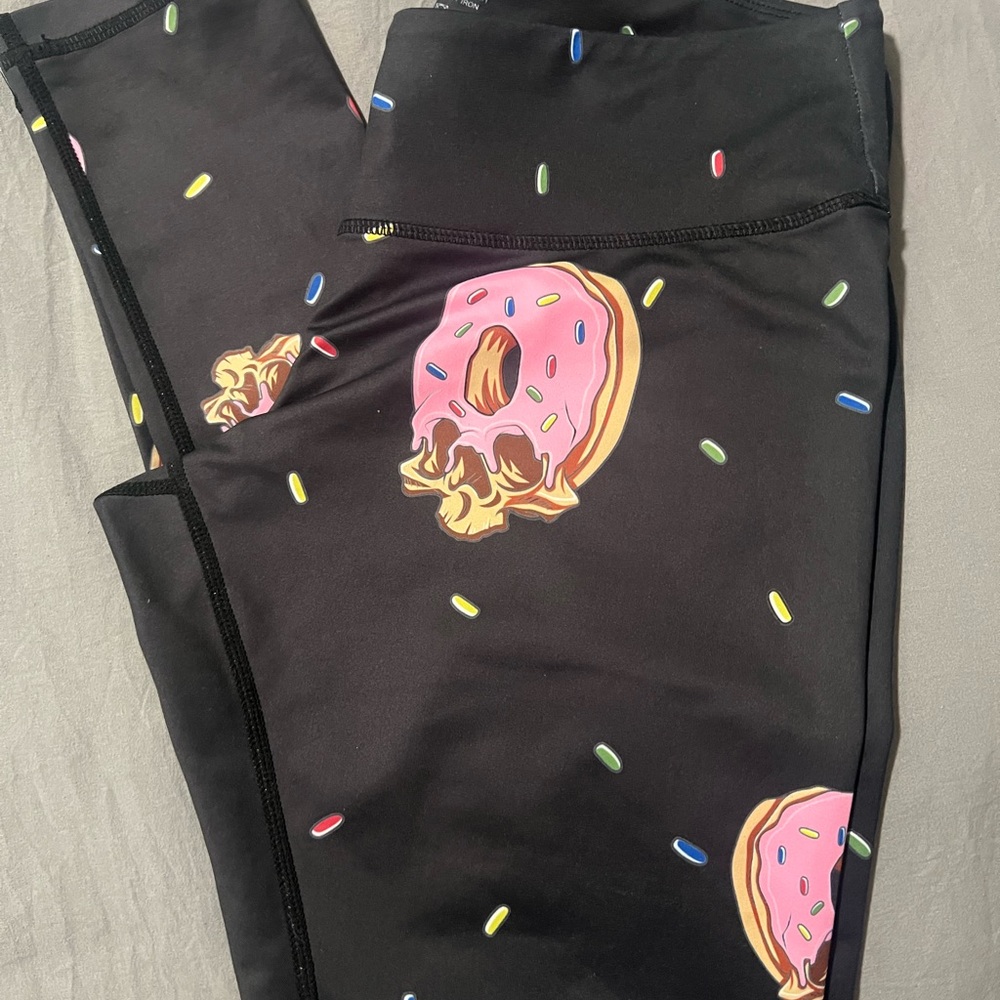 Black and pink donut skull with sprinkles leggings like new